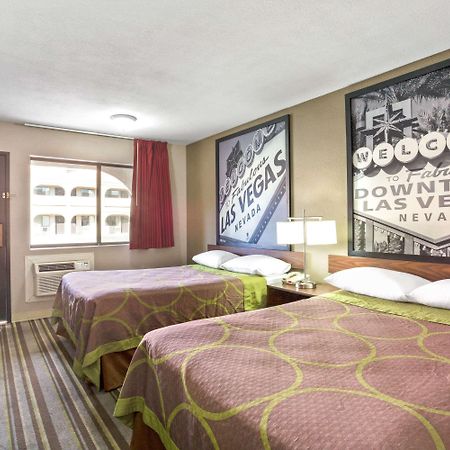 Super 8 By Wyndham Las Vegas Nellis Afb Area Eksteriør billede