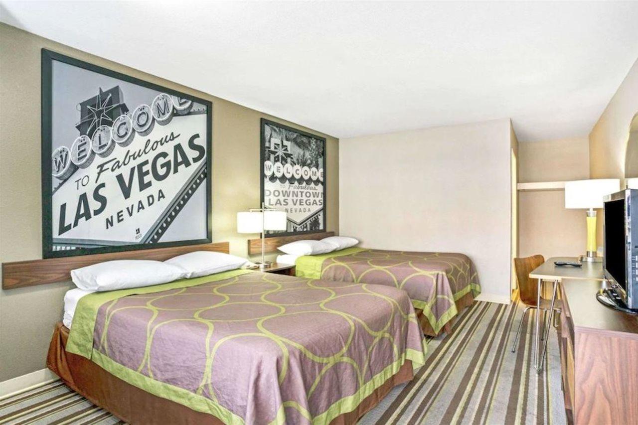 Super 8 By Wyndham Las Vegas Nellis Afb Area Eksteriør billede