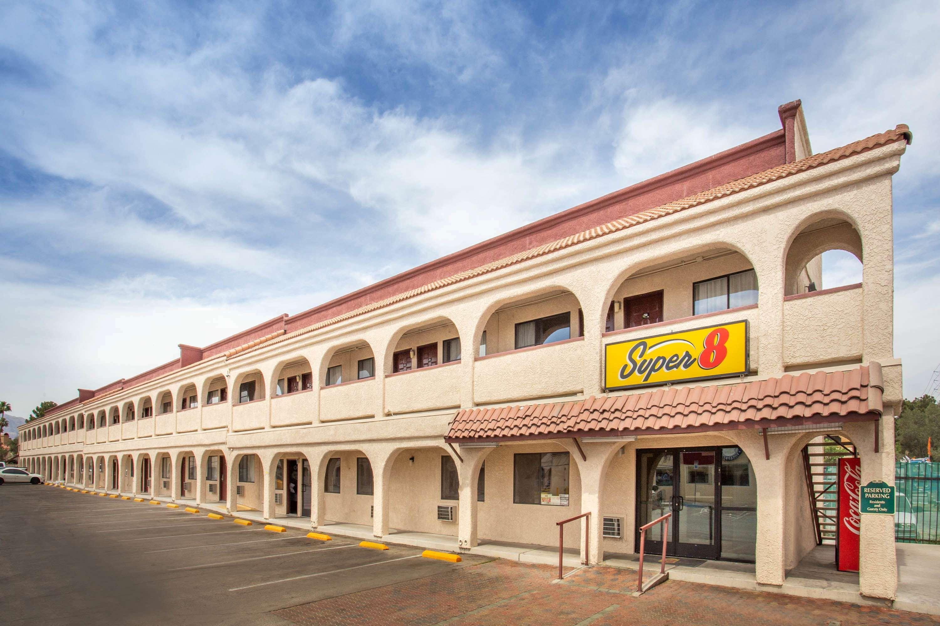 Super 8 By Wyndham Las Vegas Nellis Afb Area Eksteriør billede