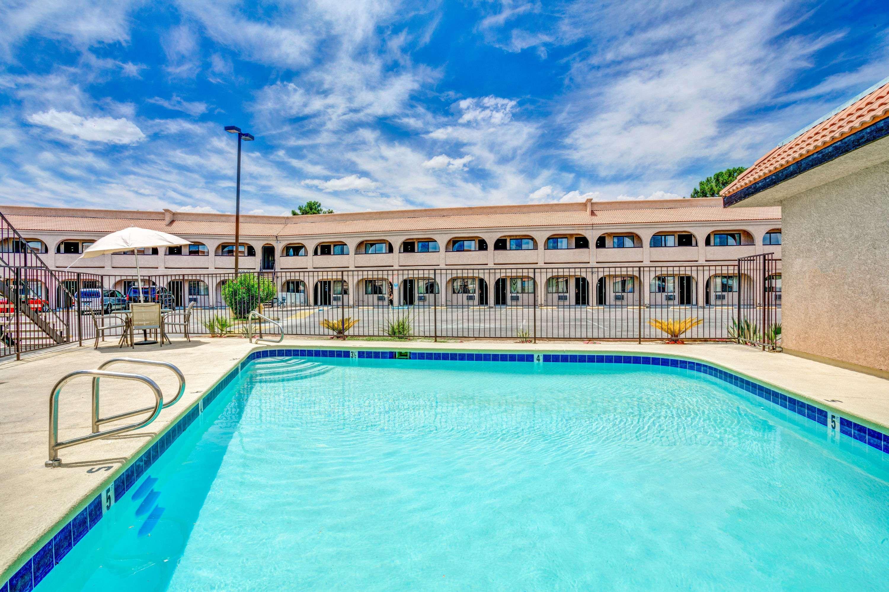 Super 8 By Wyndham Las Vegas Nellis Afb Area Eksteriør billede