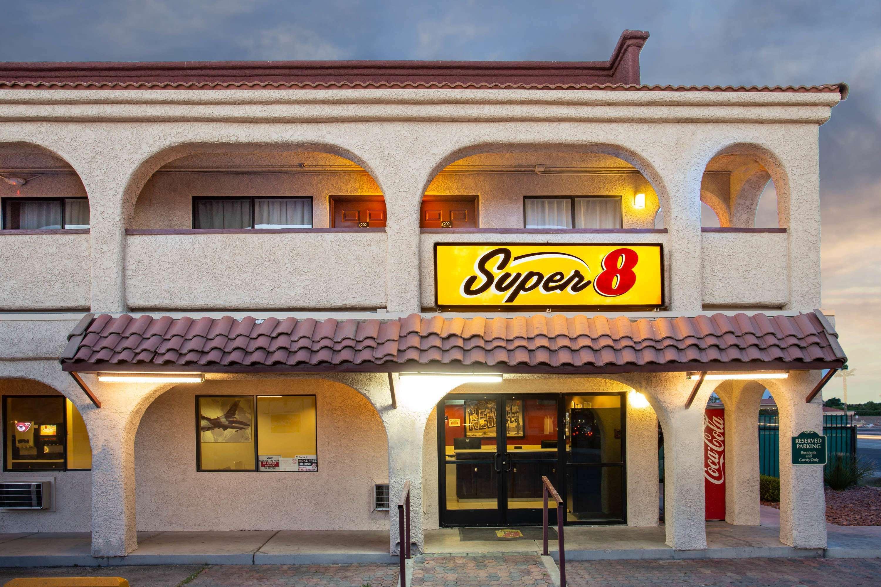 Super 8 By Wyndham Las Vegas Nellis Afb Area Eksteriør billede
