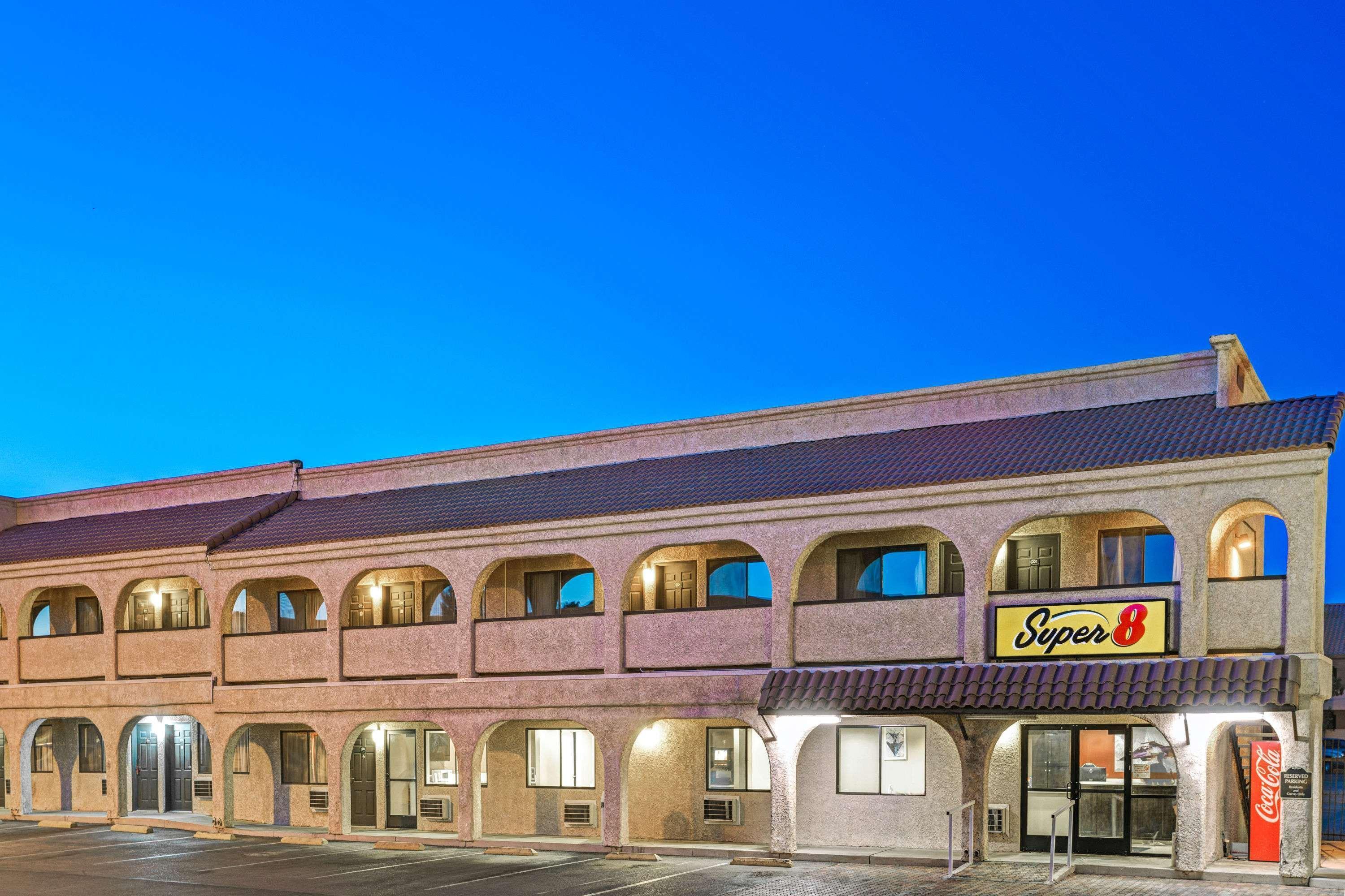 Super 8 By Wyndham Las Vegas Nellis Afb Area Eksteriør billede