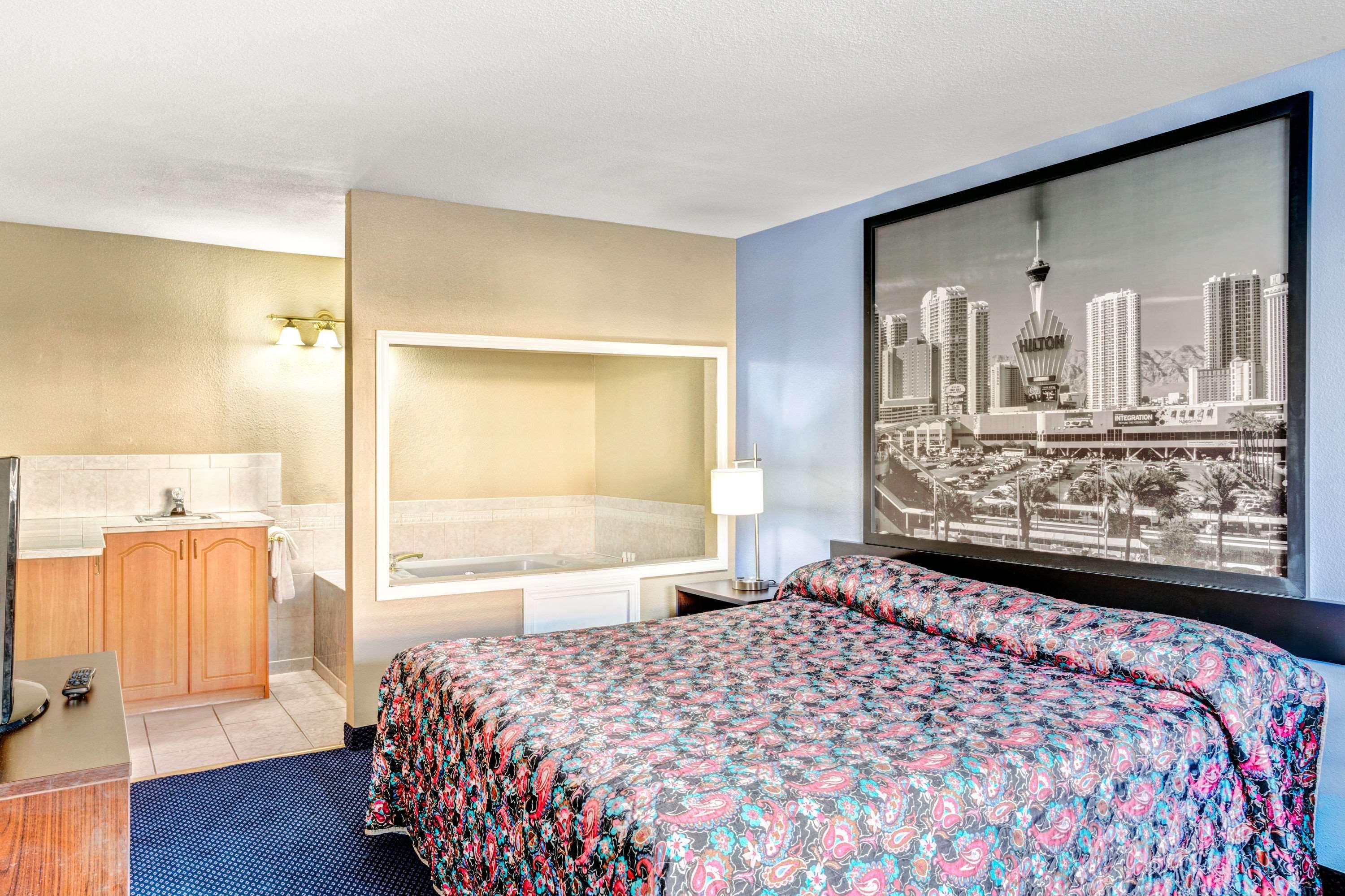Super 8 By Wyndham Las Vegas Nellis Afb Area Eksteriør billede